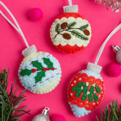 Hawthorn Handmade Christmas Baubles  Felt Craft kit