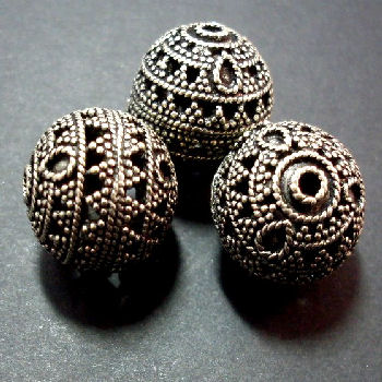 STA25  Spherical Filigree Bead 17mm  x 1 